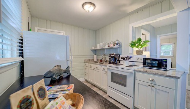 Cute Cabin Getaway to Lake Michigan - Perfect for Romantic Glamping Escapes in Muskegon