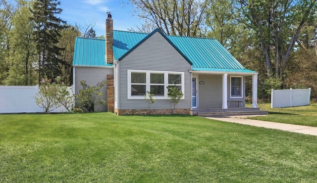 Cute cottage in Sawyer, MI!