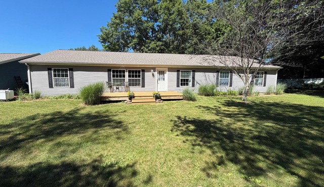 Delightful 4-bedroom house across from Warren Dunes!