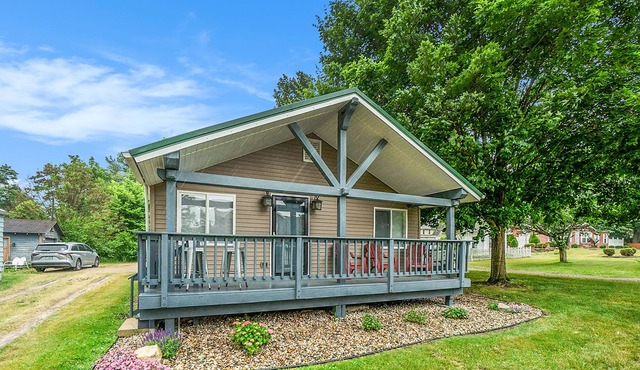 Dog-Friendly house near Paw Paw Lake