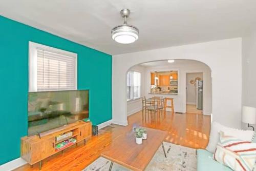 Downtown 2 BR Retreat Discounts for Longer stays