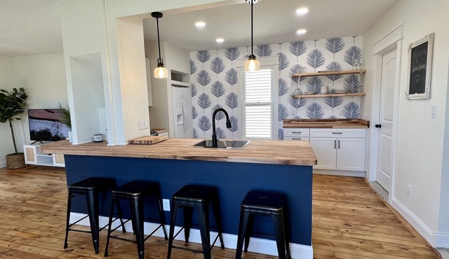 Downtown Grand Haven stylish retreat