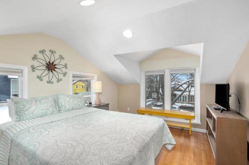 DT View apt in Heart of Saugatuck walk anywhere