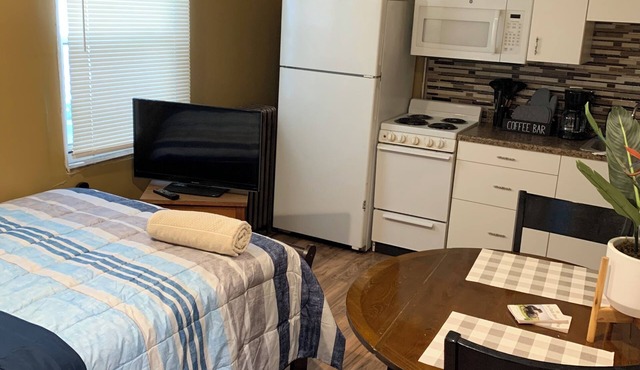 Ecorse Riverfront Retreat Close to dining & shops