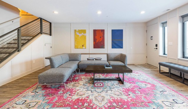 Entire 6BR Townhouse | Walk to Michigan Stadium | Sleeps 12