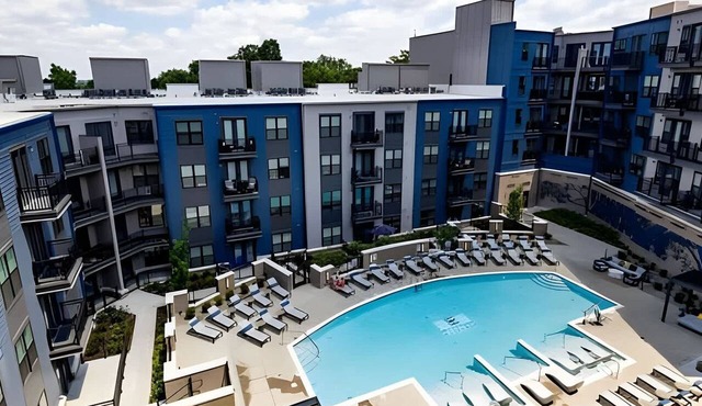 Experience Cincinnati! Walkable Modern Condo