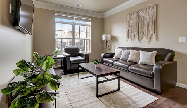 Frontdesk | Roseland 2 BR Close to ND