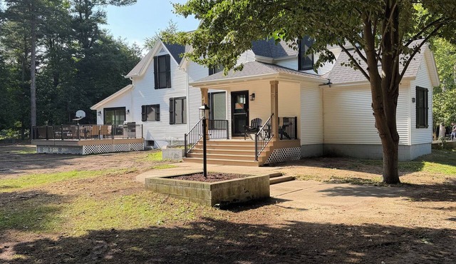 Golf House 6-bedroom 3 bath on OCT 27 hole golf course on Lake Michigan