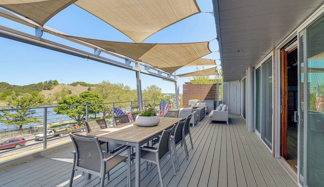 Grand Haven Condo w/Channel View & Dtwn Location