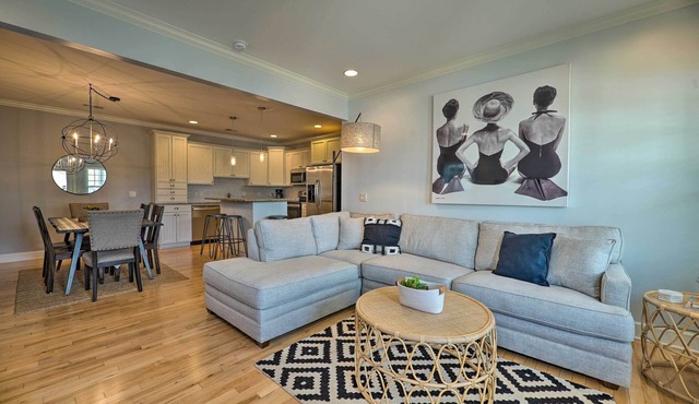 Grand Haven Condo: Walk to Lake + Pool Access!
