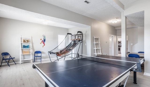 Grand Park, Westfield, Space For Entire Team, Sleeps 30 comfortably. Unit A