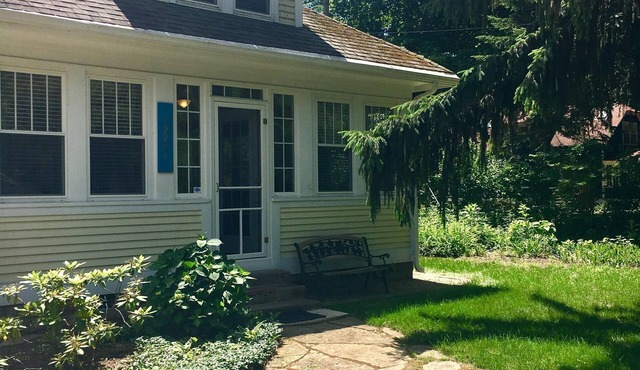 Great location. Steps to McKinley beach walk to town. Lg private yard,fire pit.