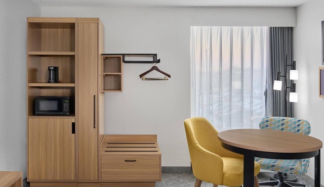 Hampton Inn Chicago-Carol Stream