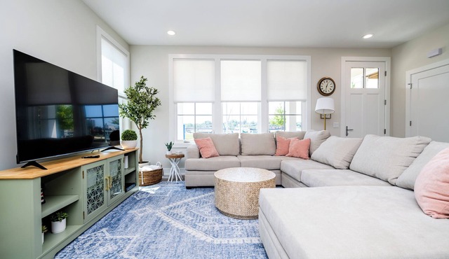 Harbor Shores Retreat | Heated Pool | 2 King Beds