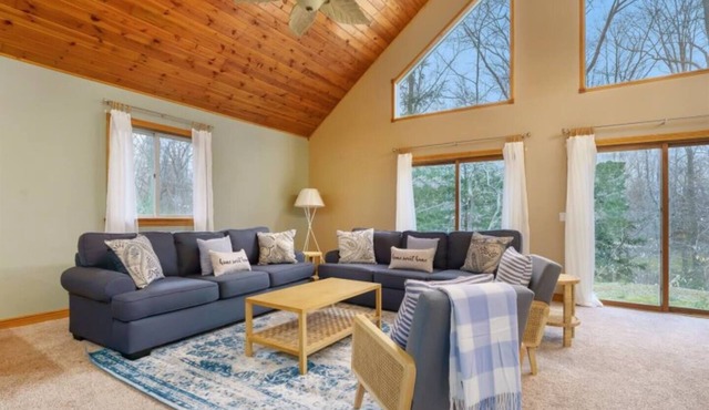 Harborwood Hideaway · Sleeps 16 ·Near St. Joe & South Haven