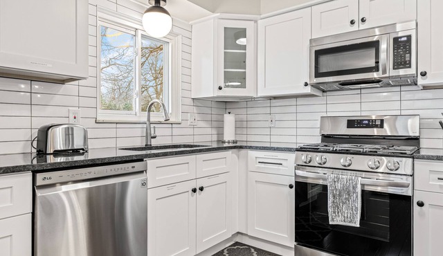 High End Ranch - 3 Bed 2 Bath - Taylor