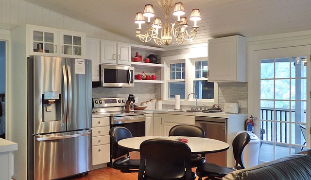 Historic Riverfront Cottage, Amazing Views, Intown, Free Dock, Pet Friendly