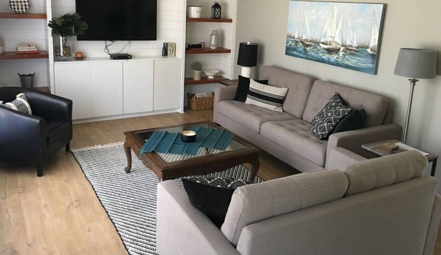 HOLLAND HOUSE- Near downtown Holland! (2 minute drive to Tunnel Park)