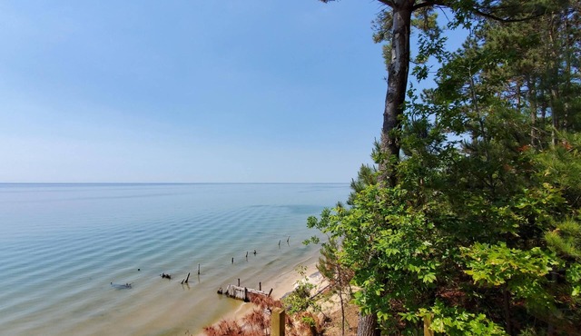 Holland Pine Bluff Cottage on Lake Michigan