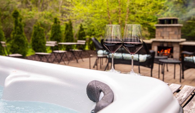 Hot Tub | Pool Table | Patio | Walk 2 Beach | 10 min South Haven