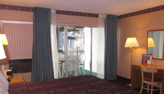Howard Johnson by Wyndham Benton Harbor/St. Joseph