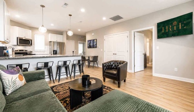 IRIE Living-Modern Kg 2Bd Gym Pool, NEW!