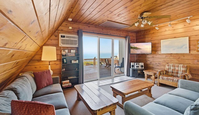 Juniper Presents: Chalet #17 w Lake Views & Resort Amenities