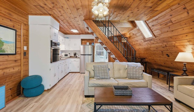 Juniper Presents: Chalet #65 Family Chalet Near Courts & Amenities
