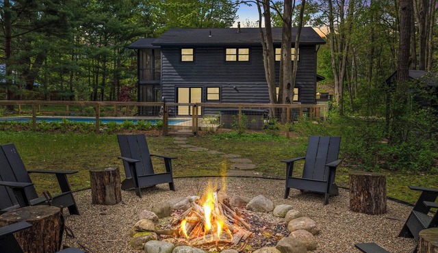 Juniper Presents: Serenity & Splendor, Wooded 2-Acre Paradise, Pool-Yoga Retreat