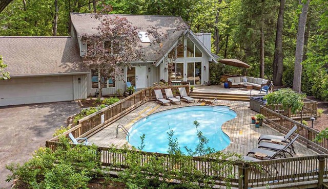 Juniper Presents: Walk to Beach Retreat - Pool, Hot Tub & Fire Pit