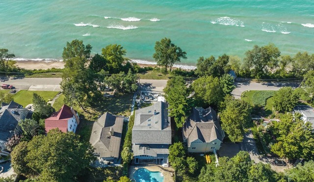 Lake Shore Living - lakefront, pool, sleeps 16