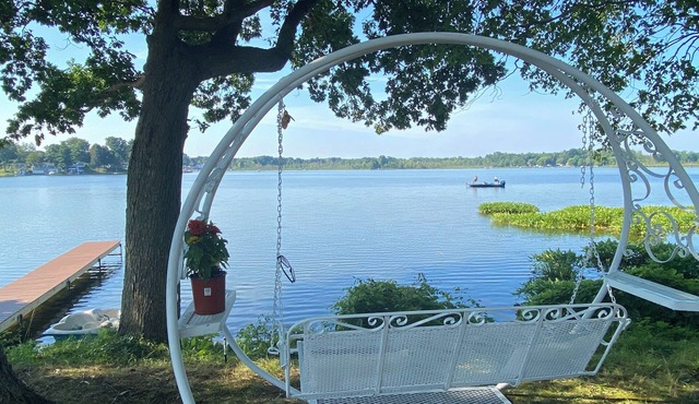 Lakefront Getaway— FREE Kayaks,canoe & Paddle Boat Included ! Fish Lake cottage