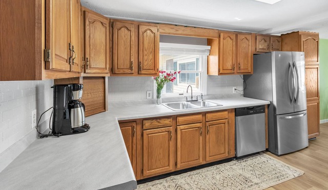Lakefront Home sleeps 10 on small quiet lake