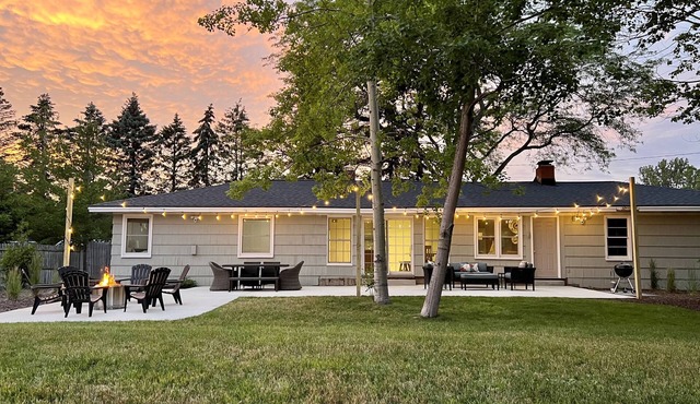 Lakefront Oasis: Hot Tub & Private Beach