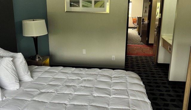 LakeWood Inn & Suites