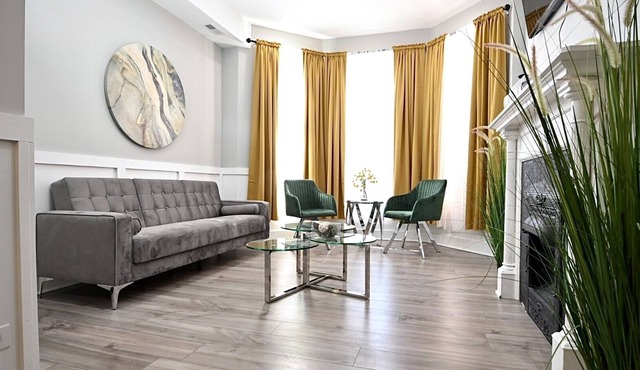 Large ultra modern 3BR/1BA near Univ of Chicago