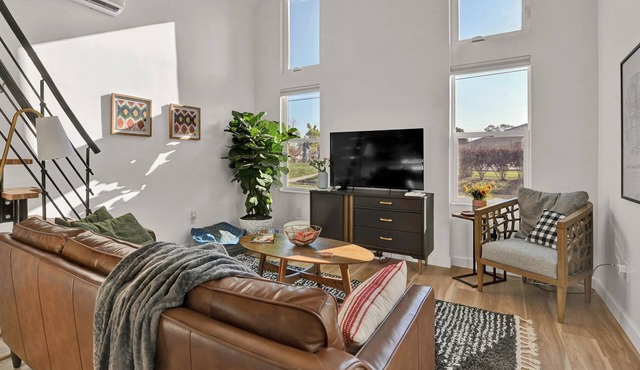 Lofty cottage 3 min from Lucas Oil Stadium/downtown