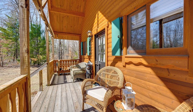 Log Cabin Near Dragon Trail at Hardy Dam!