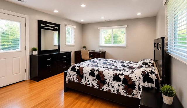 Lombard 1BR & 1BH Suite Close to freeway & Mall