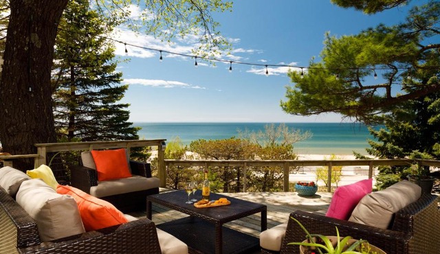 Looking Glass Beachfront Inn