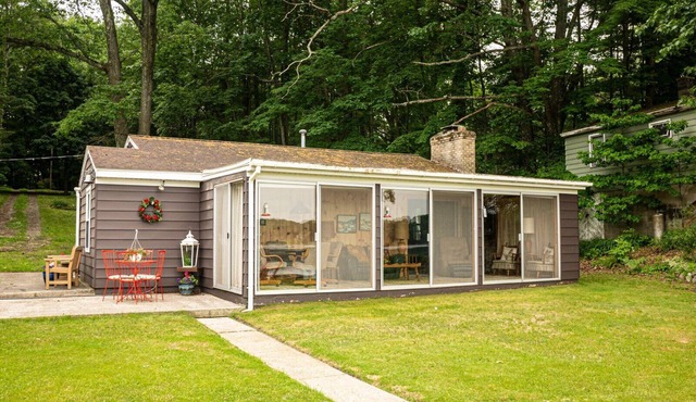 Lovely 2-Bedroom Cottage With Full Bath on School Section Lake. With Bunk House.