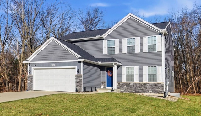 Lovely recently Built NB Home, fire pit