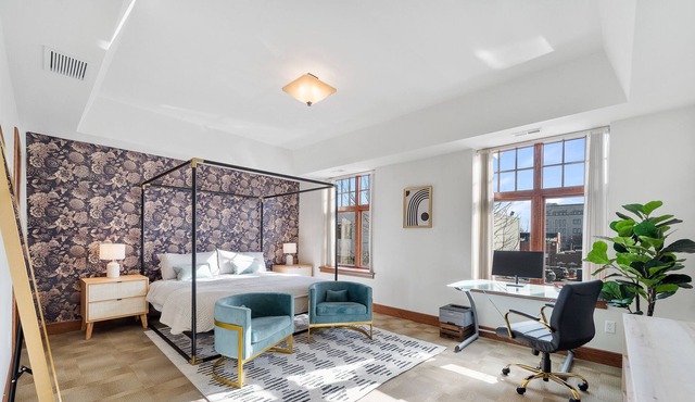 Lux Downtown Condo month-to-month, Walkable Fast Wi-Fi, Free Parking in Springfield