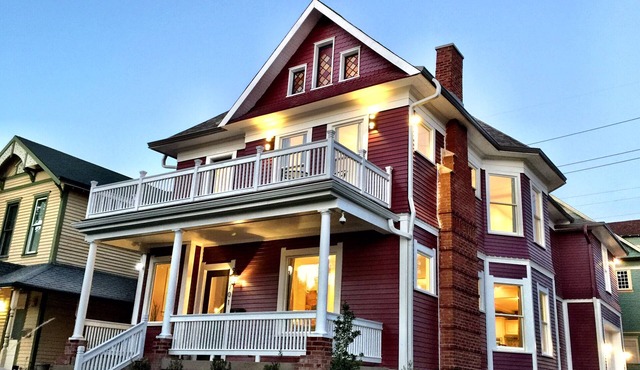 ✨Lux Indy Villa✨Downtown Oasis✨ Sleeps 25 ✨ Walkable ✨ High-End ✨ Sanitized ✨