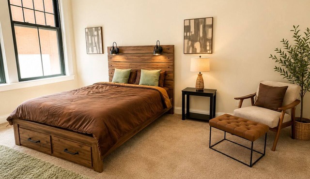 Luxury Downtown 2bd 2ba Condo- Walk to Gainbridge Fieldhouse & Lucas Oil Stadium