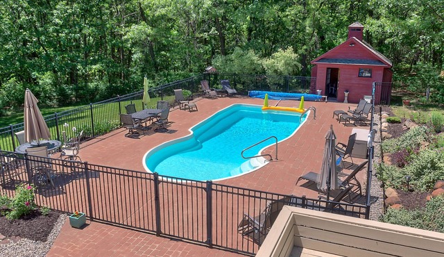 Luxury Escape w/Heated Pool, Hot Tub, Arcade, Fire Pit & More!
