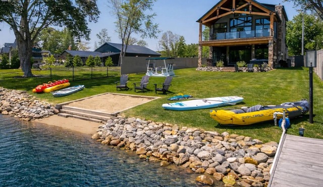 Luxury Lake House - Boat Rental - Hot Tub — Just 2 Hours from Chicago
