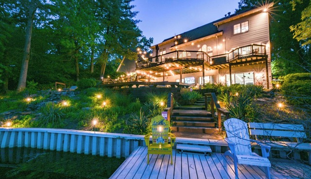 Luxury Lakefront Retreat w/Indoor Pool, Arcade, Outdoor TV, Hot Tub + Kayaks