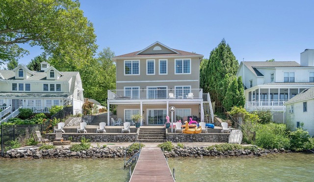 Luxury Modern Waterfront Lake House on beautiful Diamond Lake, Michigan!
