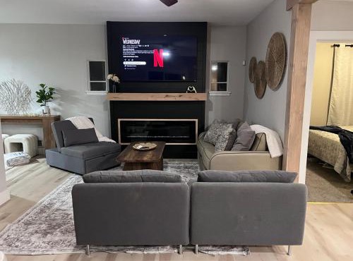 Luxury Notre Dame Home w/Hot Tub, Fire Pit & Game Day Location
